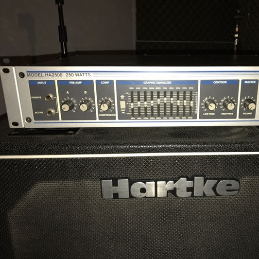 Hartke HA 2500 amp (with Hartke AK410)